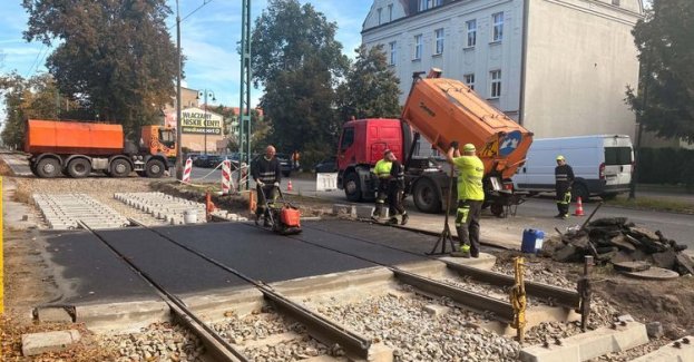 6 października 2026 r. trwał remont torowiska przy ul. Gdańskiej na Osiedlu Leśnym w Bydgoszczy. W czasie przerwy w kursowaniu tramwajów budowano tam nowe przystanki wiedeńskie, które mają ułatwić dojazd do Kampusu Akademii Muzycznej.